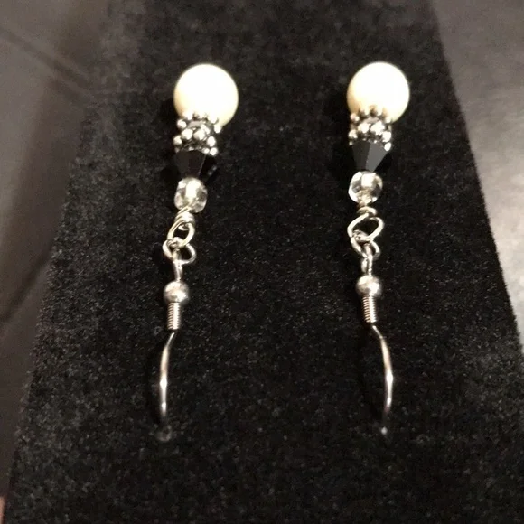 HANDCRAFTED EARRINGS—FISHHOOK DANGLES—Black Bicone/Wht Bead/Silvertone Findings - Picture 7 of 8